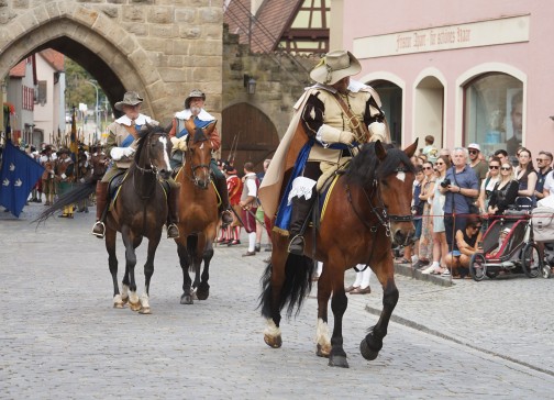 Der Obrist glaubt an eine kampflose Einnahme der Stadt.